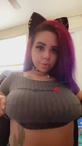 Big titty goth slut??