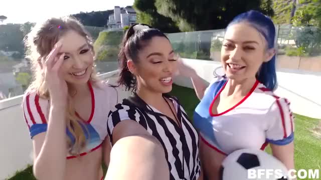 Vanessa Sky, Mackenzie Moss, Jewelz Blu - Scoring For Captain