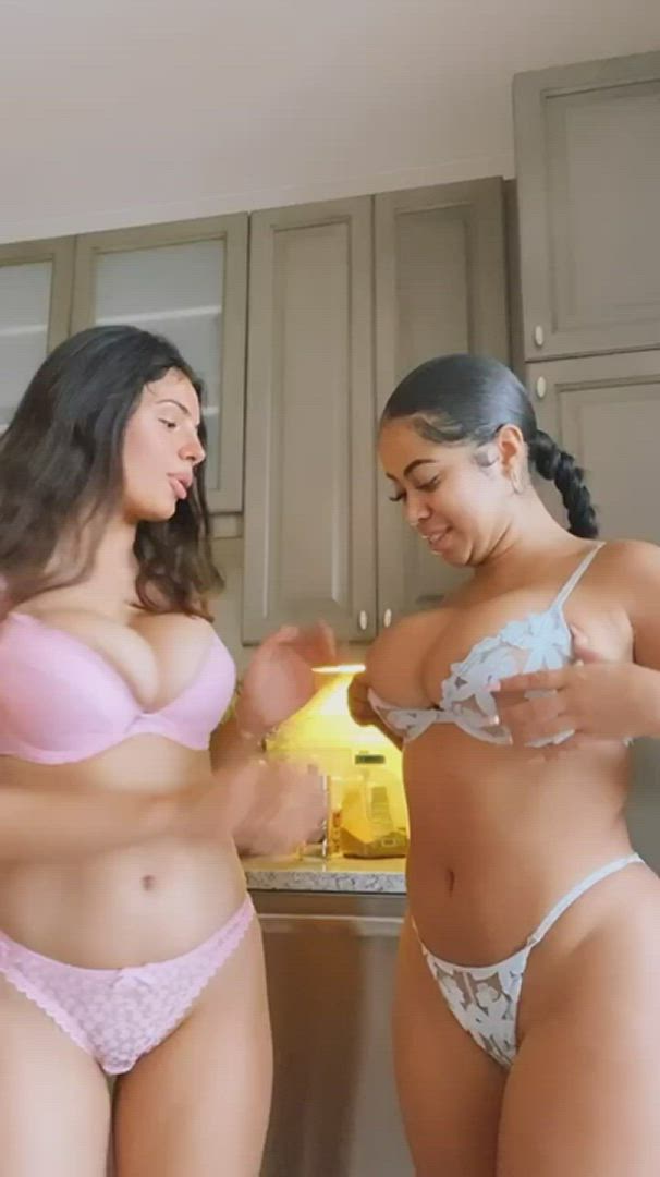 Bitches with big melons 🥵 premium stuff in comments 👇