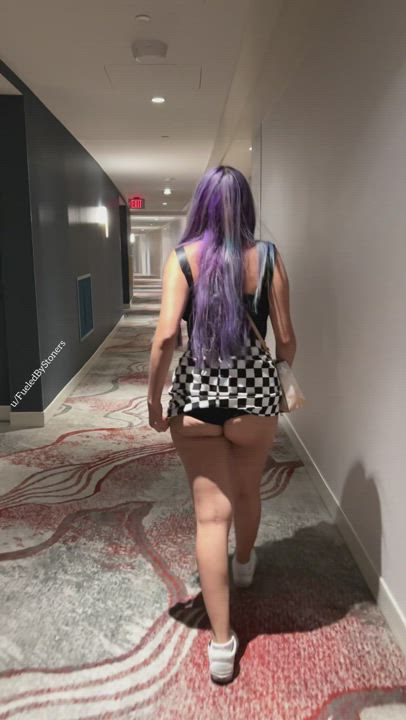 Showing my tootsie pop in the Vegas Hotel hallway! 🤫