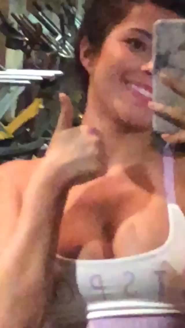 Julia Tits