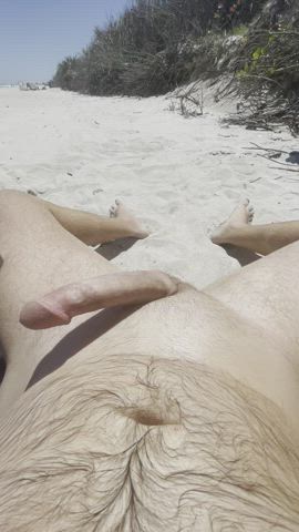 Throbbing for my beach neighbors 🌞