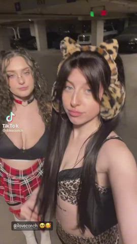 Melody Parker and her friend Sydney Alexis Tiktok