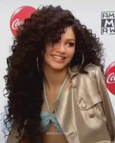 curly hair lightskinned zendaya gif