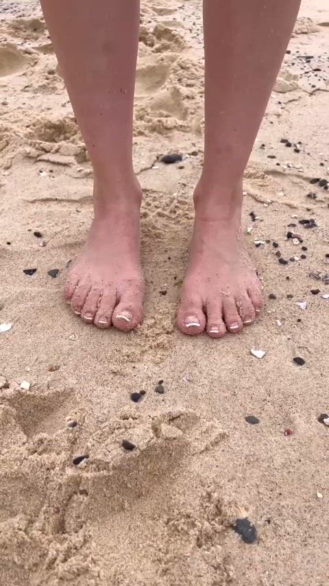 I’ll be at the beach everyday this summer! [GIF]
