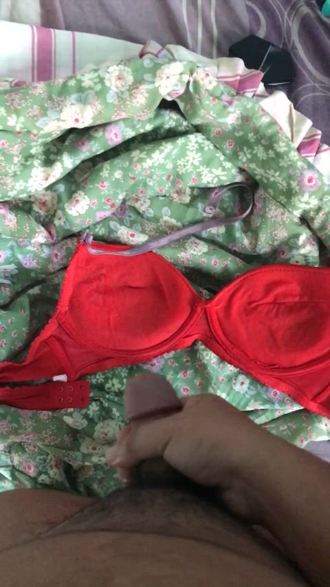 Cum on red bra💦