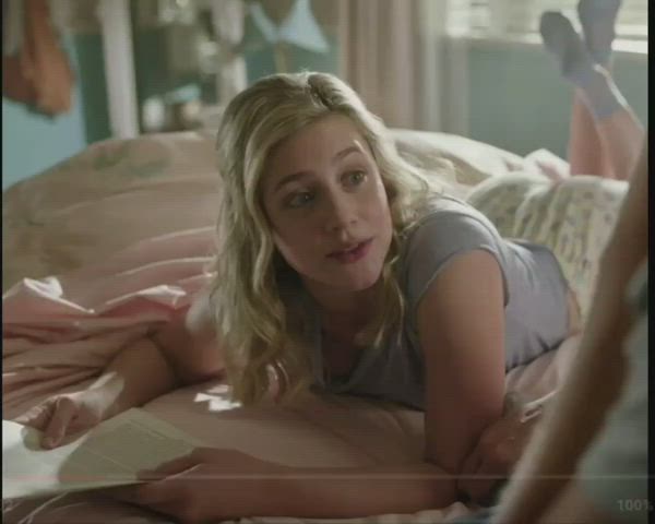 Lili Reinhart