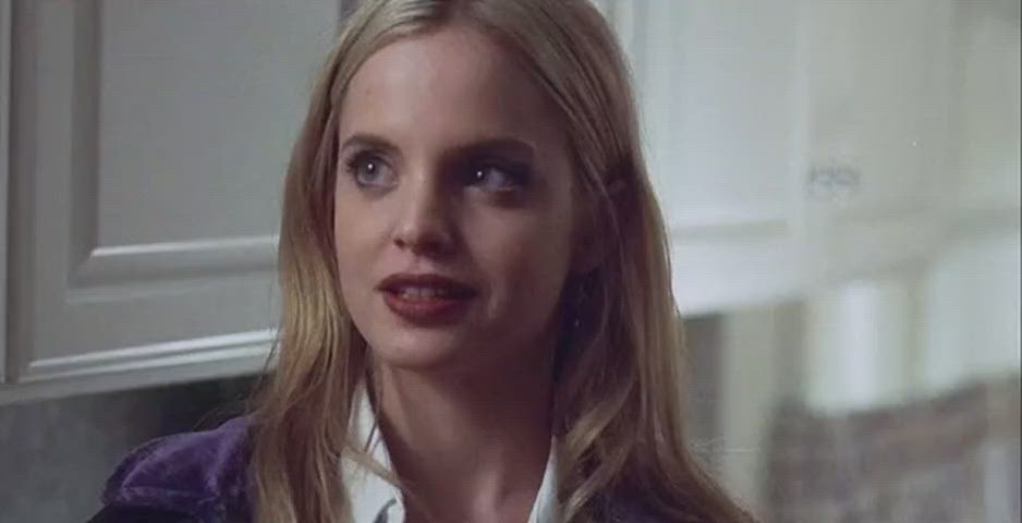 Mena Suvari