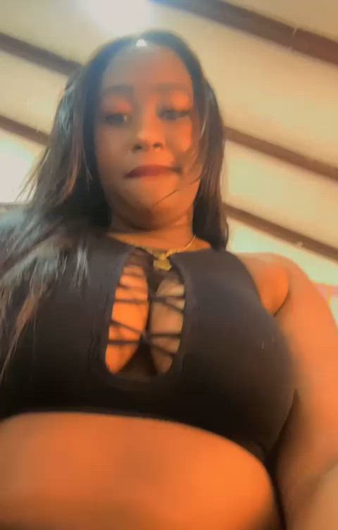 amateur big tits boobs camgirl chaturbate latina natural tits stripchat tits gif