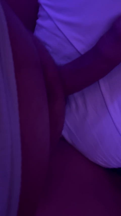 i love humping my pillow 🥴 [23]