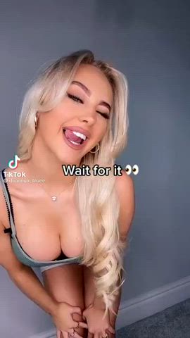 18 years old ass dancing girls pretty smile teen teens tiktok tits gif