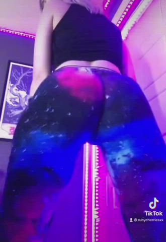 bubble butt tights tiktok twerking yoga pants gif