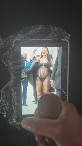 Pregnant Rihanna cum tribute