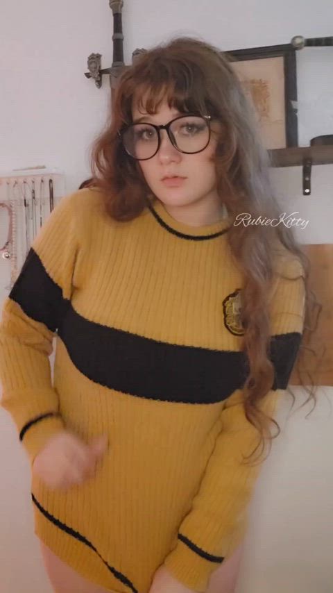 [F] Pov: the hufflpuff wants to show you the cake in the kitchens😉