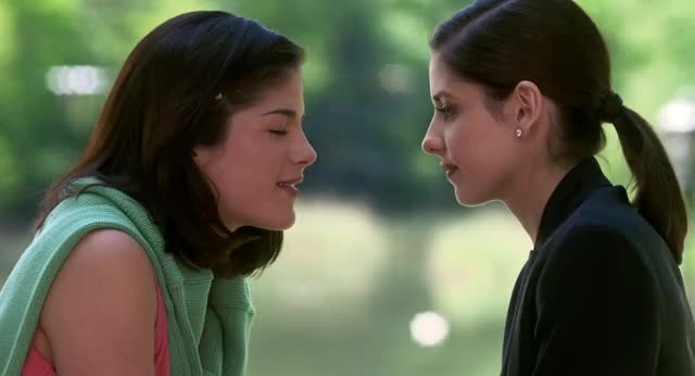 Sarah Michelle Gellar & Selma Blair - Cruel Intentions