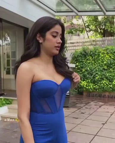 Janhvi Kapoor tight packed buns 🔥