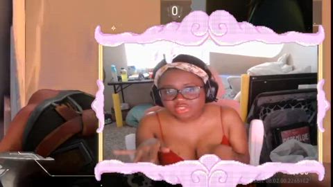 This beautiful black piece of goon meat showing off while streaming has me throbbing