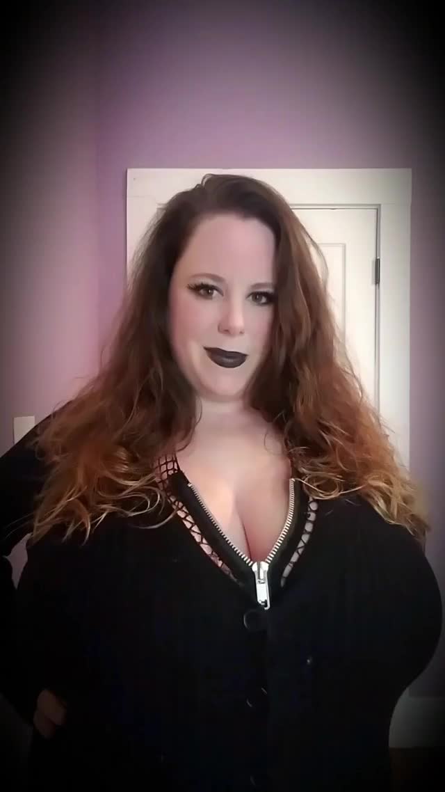 I filmed this today just for you, my favorite dark babes. Don't you want to see the