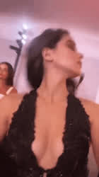 Cleavage Dress Hailee Steinfeld gif