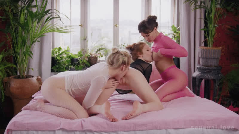 ellie luna lesbian pornstar threesome gif
