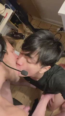 Sucking his gamer boyfriend's BWC