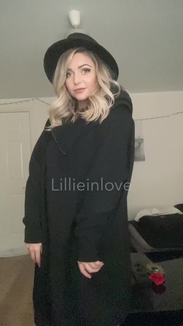 Little spooky witch, can I put a seduction spell on you?.. ??‍♀️?