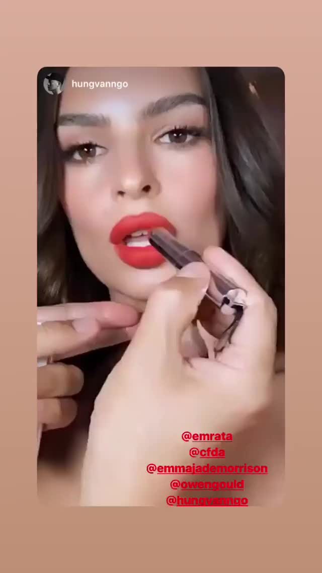 Emily Ratajkowski gif