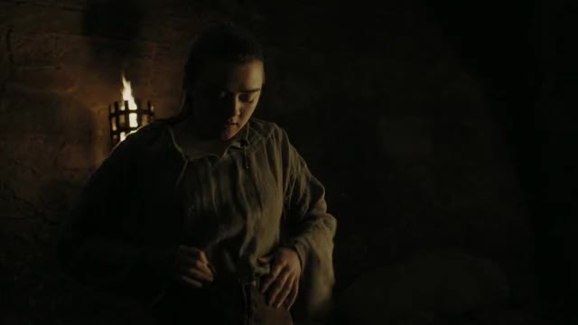 Maisie Williams stripping,