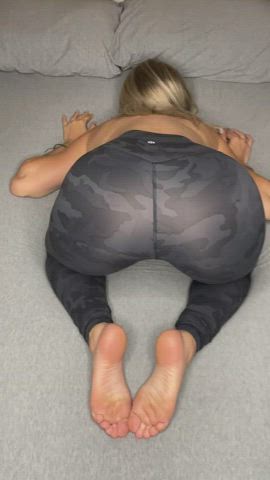 Ass Ass Spread Asshole Back Arched Blonde Feet Yoga Pants gif