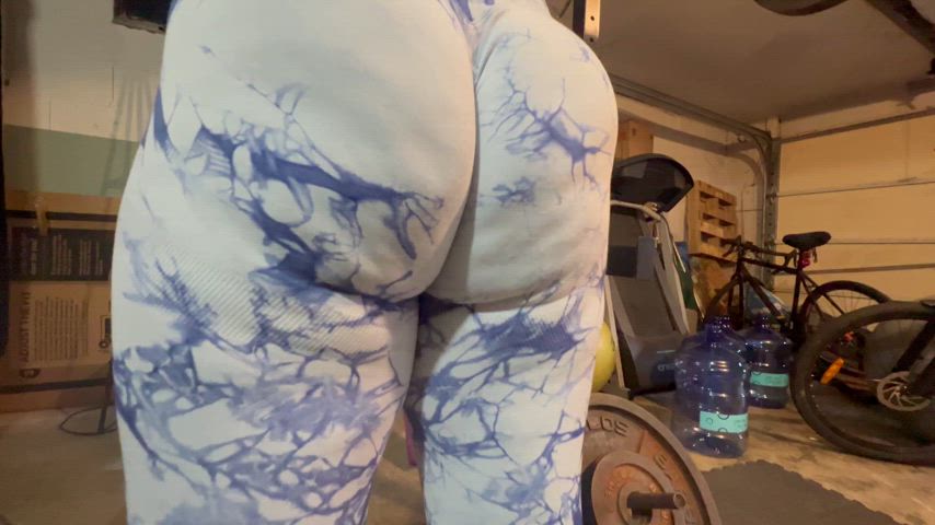 Huge ass about to burst through leggings during squats.