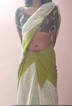 Trying my amateur hand at wearing a saree ? ??