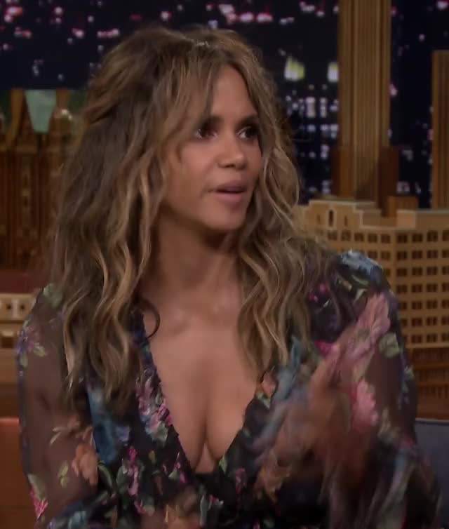 Halle Berry - Jimmy Fallon 09-05-2019 -02