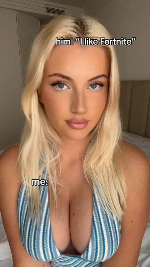 blonde bouncing tits cleavage natural tits tease teasing teen tiktok r/tiktits r/tributeme