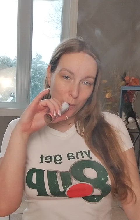 amateur tits vaping smoking-fetish gif