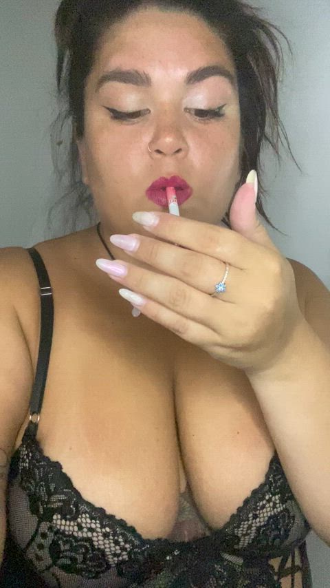 amateur onlyfans smoking amateur-girls smoking-fetish thick-bbw-babes gif