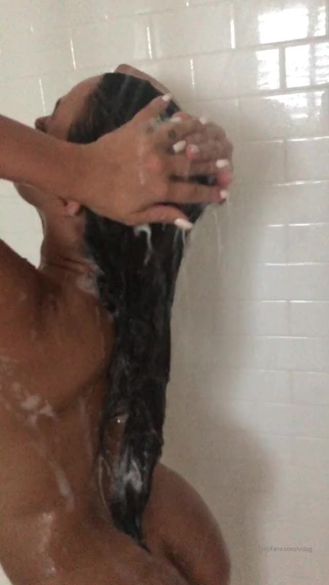 Vida G Shower Video