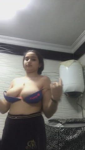 EXTREMELY HORNY BABE SHOWING HER TITS AND FINGERING PUSSY[LINK IN COMMENT] ??