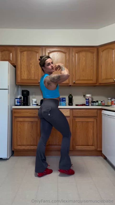 bodybuilder muscles muscular girl muscular milf flexing gif