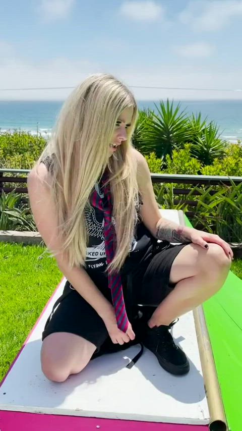 avril lavigne blonde celebrity gif