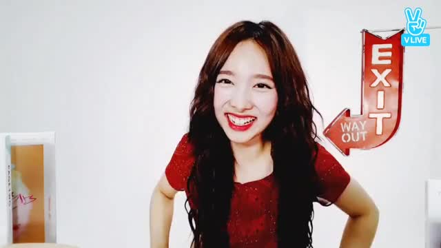 weird nayeon