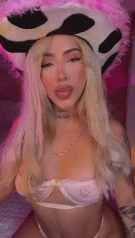 camsoda colombian lesbian lips model webcam gif