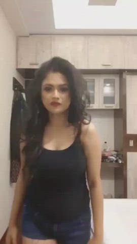 Priyanka বৌদির পদু দোলানো দেখে কার কার