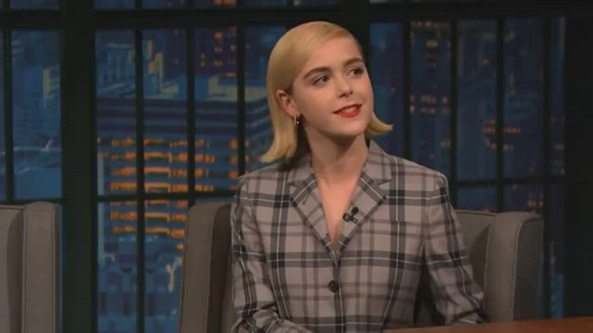 blonde cute kiernan shipka gif