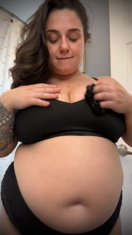 Am I a mom you’d like to fuck?