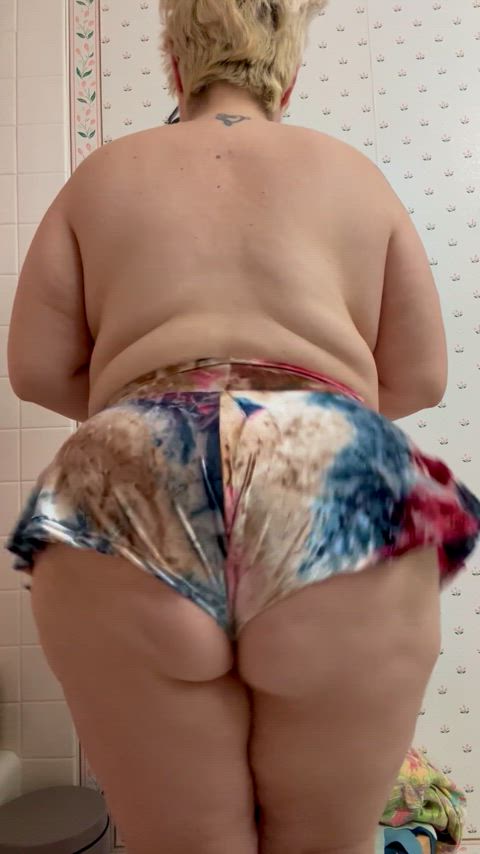 I’m noticing a serious lack of Plus Size booty shorts in here