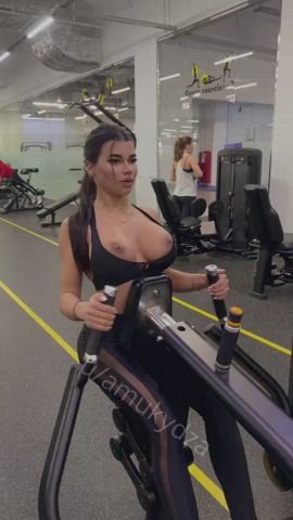 Gym OnlyFans Public Tits gif