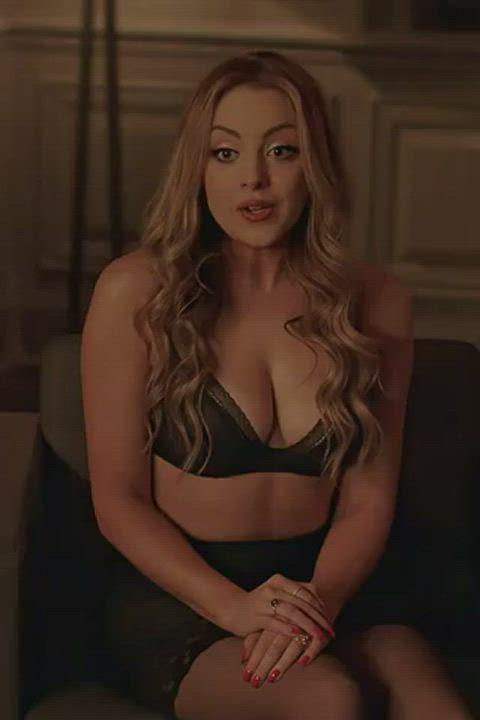 Elizabeth Gillies Cleavage in Dynasty