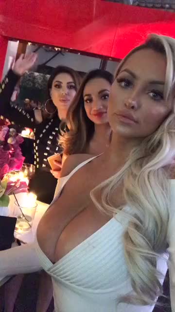 Lindsey Pelas