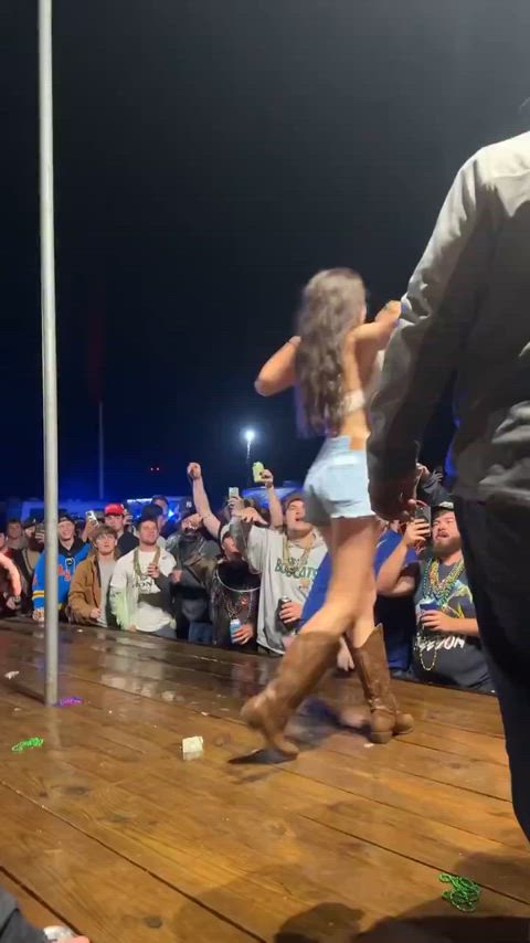 ass shaking babes flashing girls gonewild party public slutty twerking wild gif