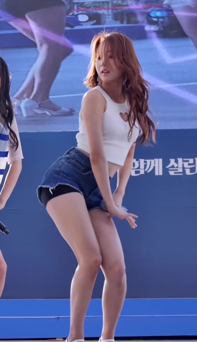 CLC - Seungyeon Hot Sexy or Cute?